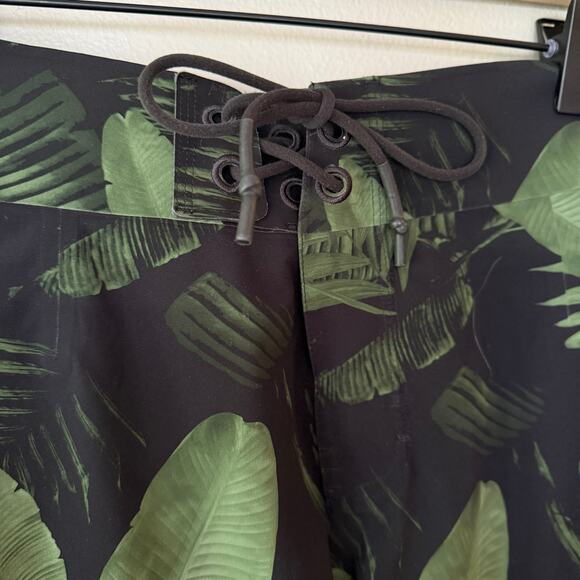 Lululemon Sz 34 Current State Board Short Swim Trunk Unlined Green Leaf Tropical - Picture 3 of 13